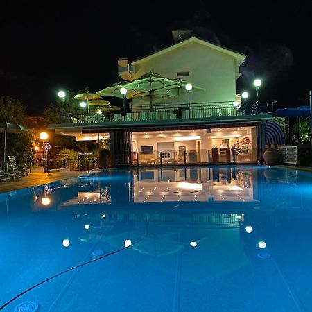Hotel Minerva Gatteo a Mare Exterior foto