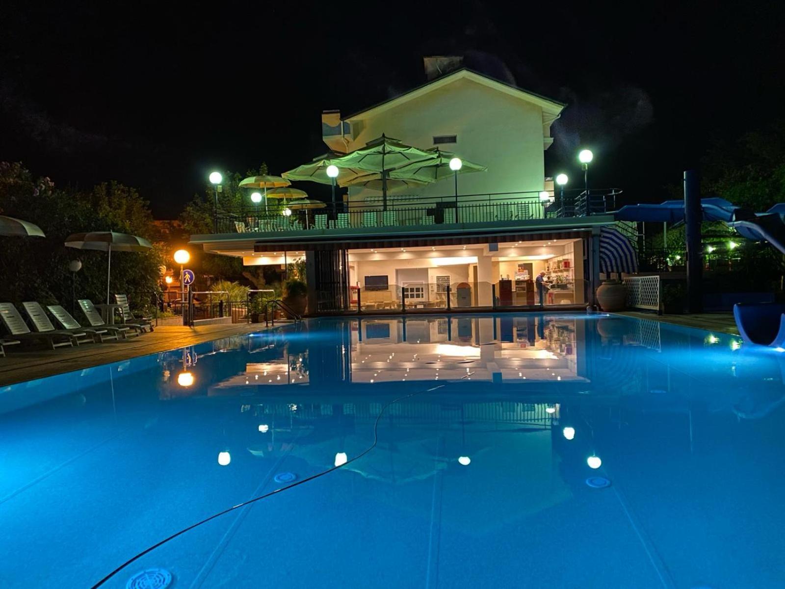 Hotel Minerva Gatteo a Mare Exterior foto